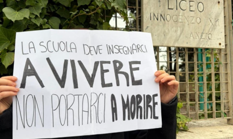 Gli studenti protestano contro l&rsquo;alternanza scuola-lavoro