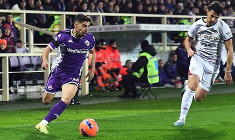 Il Cagliari passa al "Franchi": 2-1 contro la Fiorentina