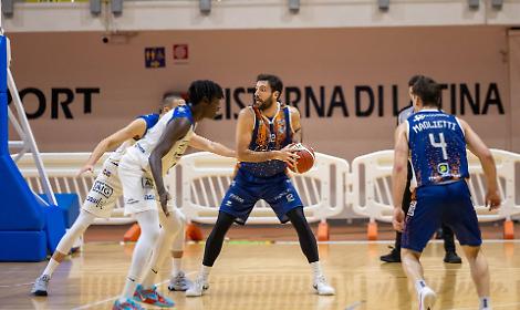 Latina soffre contro Jesi: una "bomba" di Pastore decide nel finale il match