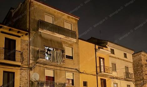 Crolla il solaio, evacuata una parte del palazzo