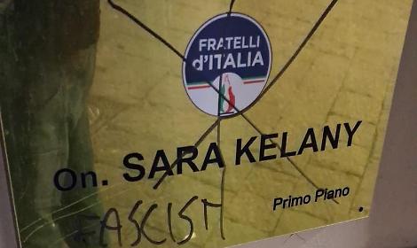 Atto vandalico ai danni dell'onorevole Sara Kelany, sfregiata la targa dell'ufficio