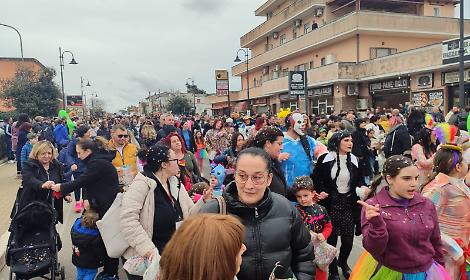 Tor San Lorenzo come Rio, la sfilata dei carri &egrave; un grande successo