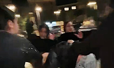 Terracina, accerchiata e picchiata dal branco