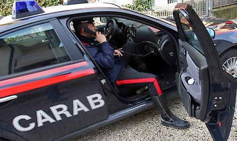 Latina, rubati 2mila euro dall&rsquo;incasso: 30enne spintonato durante l&rsquo;inseguimento, indagini per rapina