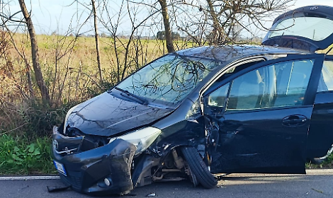 Scontro tra auto, tre feriti gravi tra Ardea e Aprilia