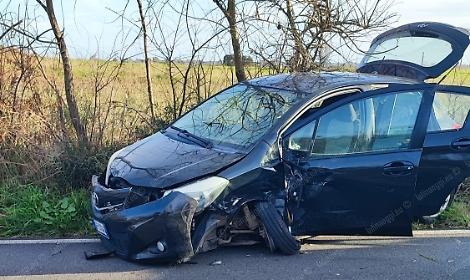 Scontro tra auto, tre feriti gravi tra Ardea e Aprilia
