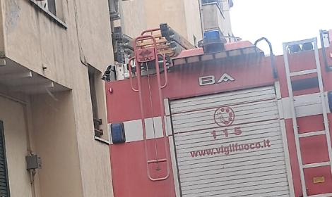 Cisterna, intonaco pericolante in via Fratelli Bandiera: intervengono i Vigili del Fuoco