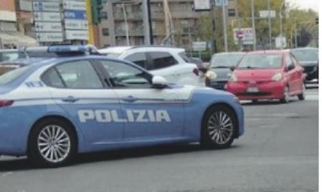 Sfilano i pantaloncini al manichino, condannati per rapina