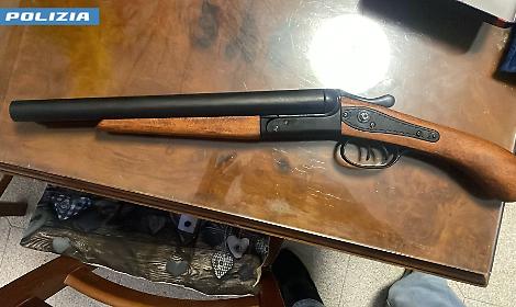 Arrestato con armi e munizioni, il giudice non gli crede e lo lascia in carcere