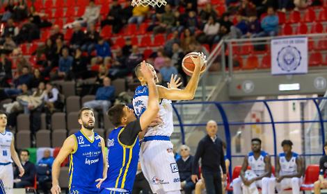 Latina ingrana la sesta, batte Nocera e si avvicina alla vetta