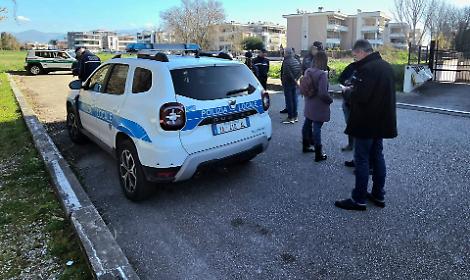 Verifiche nel quartiere Gionchetto a caccia di opere abusive che ostruiscono i canali