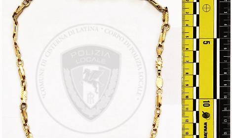 Furto alla stazione di Cisterna: uomo derubato della collana d&rsquo;oro, arrestato un giovane