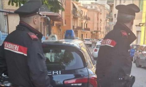 Fermato in auto con coltello e bastone, rifiuta i test antidroga: denunciato