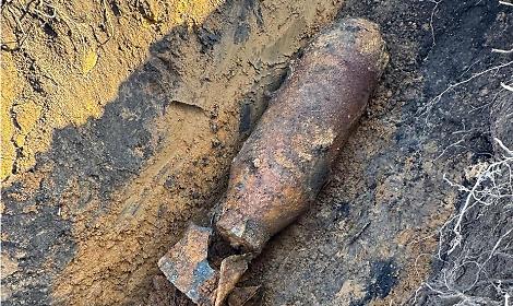 Bomba d'aereo a rischio esplosione, Campo di Carne da evacuare