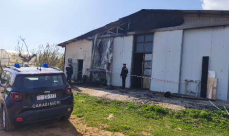 San Felice Circeo, incendio in una falegnameria: proprietario intossicato dal fumo