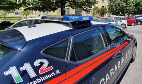 Quindicenne spinta a terra e aggredita con una lametta