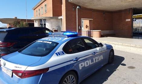 Scende dal treno, avvicinata con una scusa e derubata del girocollo