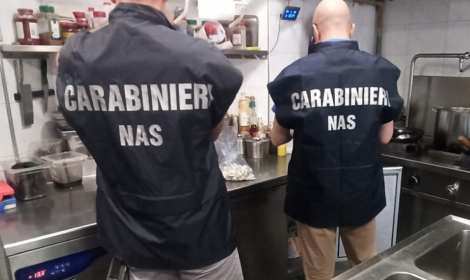 Controlli del NAS nella provincia di Latina: sequestrati 60 chili di alimenti e chiuso un minimarket