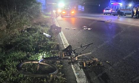 Investito in bici da un&rsquo;auto sullo svincolo della Pontina, &egrave; gravissimo