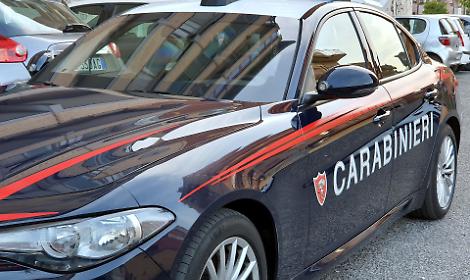 Va a casa dell'ex nonostante il divieto, si ferisce lanciandosi dal balcone