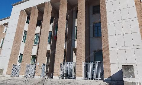 Abusi sul figlio, l'allarme e i sospetti