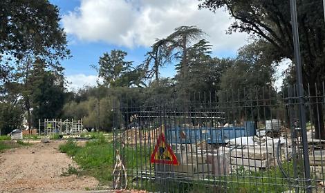 Vincoli a cantiere aperto e una nuova variante, un parco in panne