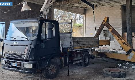 Latina, furto di materiale ferroso con autocarro rubato: due denunciati