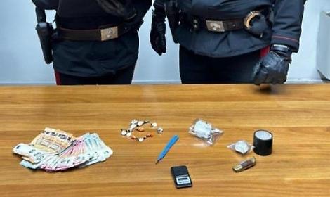 Droga pronta per lo spaccio, arrestato un 19enne