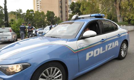Latina, ruba una tuta in un negozio sportivo: denunciato dalla Polizia di Stato