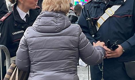 Finti Carabinieri al telefono per raggirare anziani: arrestati due giovani a Scampia