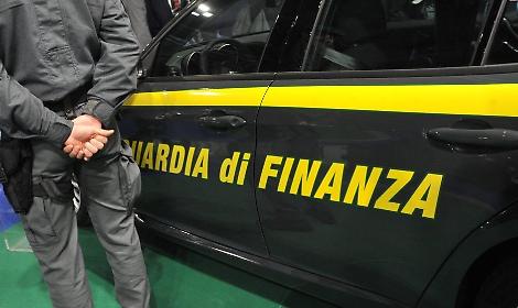 Maxi sequestro di tabacco illegale a Aprilia: smantellato deposito clandestino