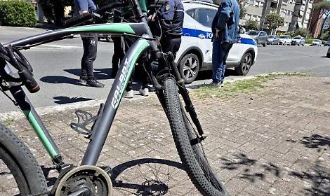 Investe un adolescente e non si ferma, poi ripassa: anziano fermato da un testimone