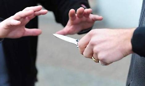 Fondi, minorenne accoltellato in piazza: &egrave; grave