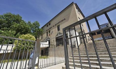 Denuncia le vigilesse, ma alla finisce lui sotto accusa: 58enne a processo