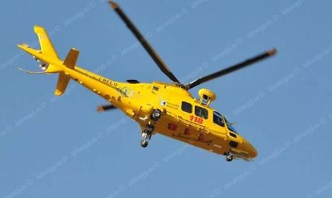 Operaio travolto da un muletto in manovra: arriva l'eliambulanza