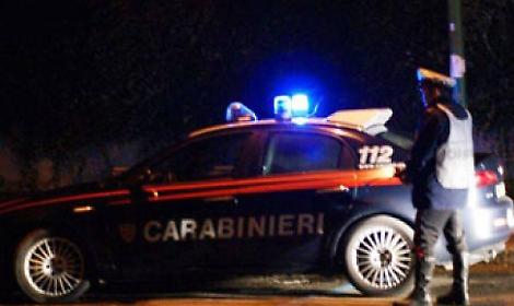 Ruba il portafogli a un&rsquo;anziana e usa la carta di credito: denunciato 38enne