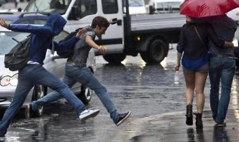 Maltempo nel Lazio, allerta meteo anche in provincia di Latina: previsti piogge e temporali