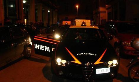 Si avvicina ad una donna e le ruba l&rsquo;auto, arrestato