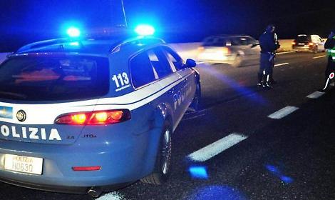 Tampona due auto parcheggiate: 74enne denunciato: era ubriaco