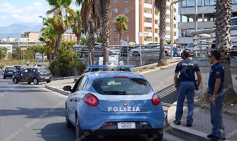 Minore aggredito da tre coetanei con calci e pugni