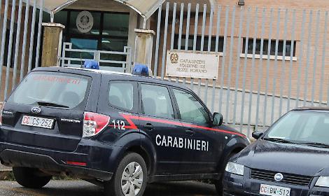 Sezze, controlli dei Carabinieri: denunciato 37enne per droga e coltelli