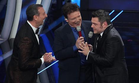 #Fiorellostattezitto: l'hashtag di Tiziano Ferro spopola, ma Amadeus non approva