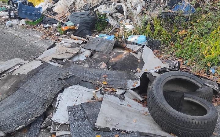 Cumuli di rifiuti e discariche abusive sui Monti Lepini