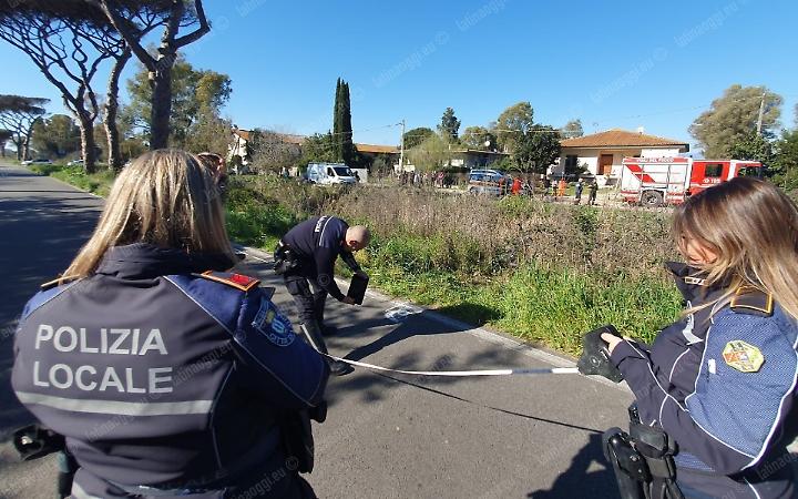 Un cadavere nel canale e la bici sulla sponda, giallo sulla Litoranea