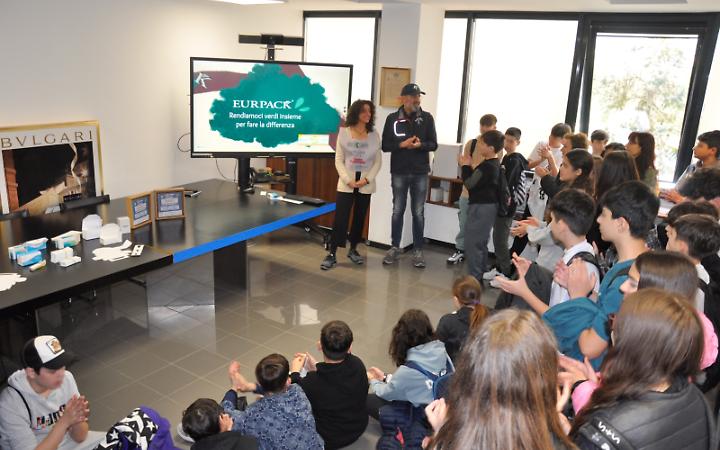 Gli studenti della scuola Castelnuovo alla scoperta del riciclo all&rsquo;Eurpack Giustini Sacchetti