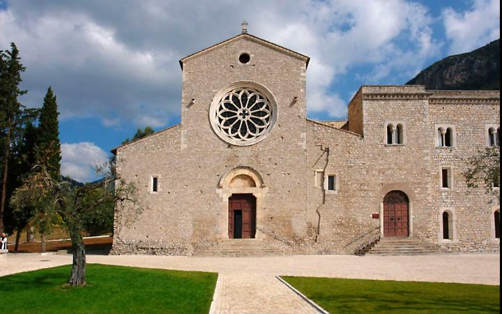 Abbazia di Valvisciolo: un gioiello cistercense tra fede, storia e misteri