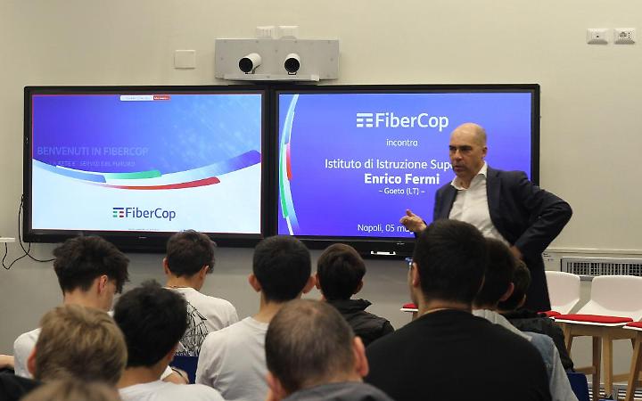 FiberCop affianca gli studenti del liceo Fermi di Gaeta nello studio di reti broadband e cybersecurity