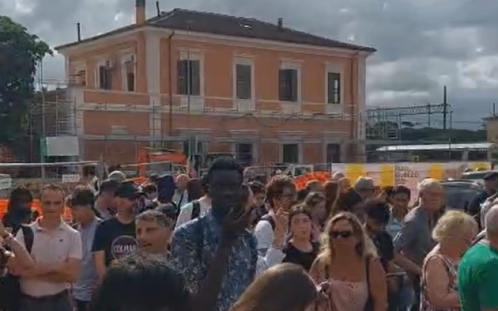 Pendolari bloccati a Torricola, salta il bus sostitutivo: mattinata di caos sulla Roma&ndash;Napoli