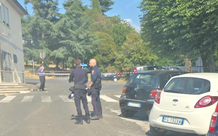 Ordigno sotto un&rsquo;auto vicino al municipio di Norma, artificieri in azione