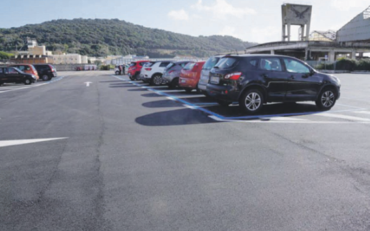 Pestato per un parcheggio, 82enne lotta tra la vita e la morte